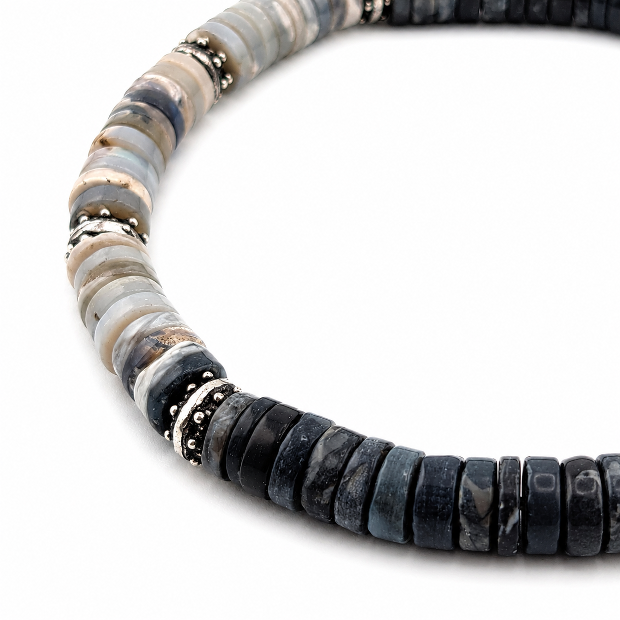 Pulsera elástica de ópalo negro australiano 35.5ct