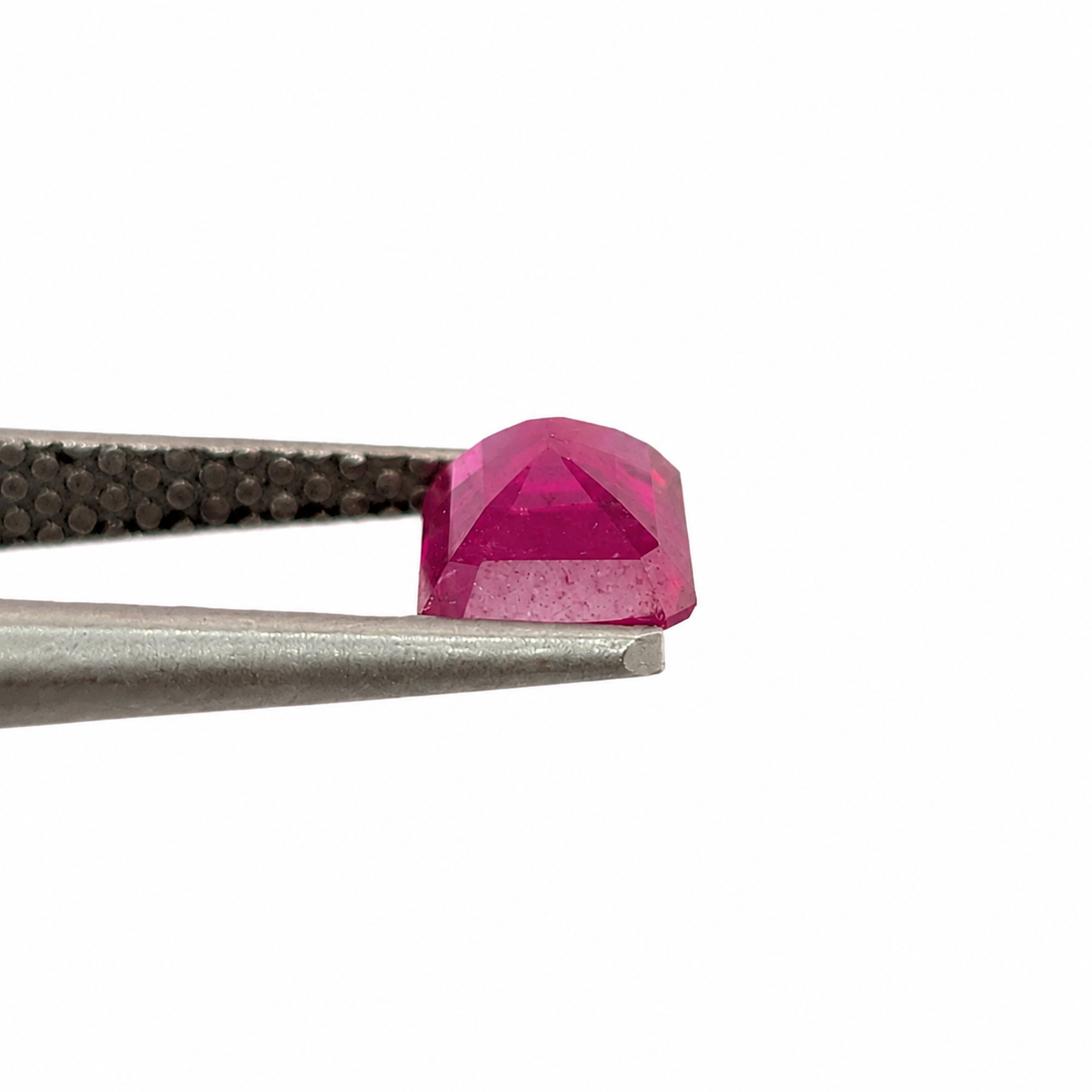 Rubí Facetado Esmeralda 7 x 5 mm