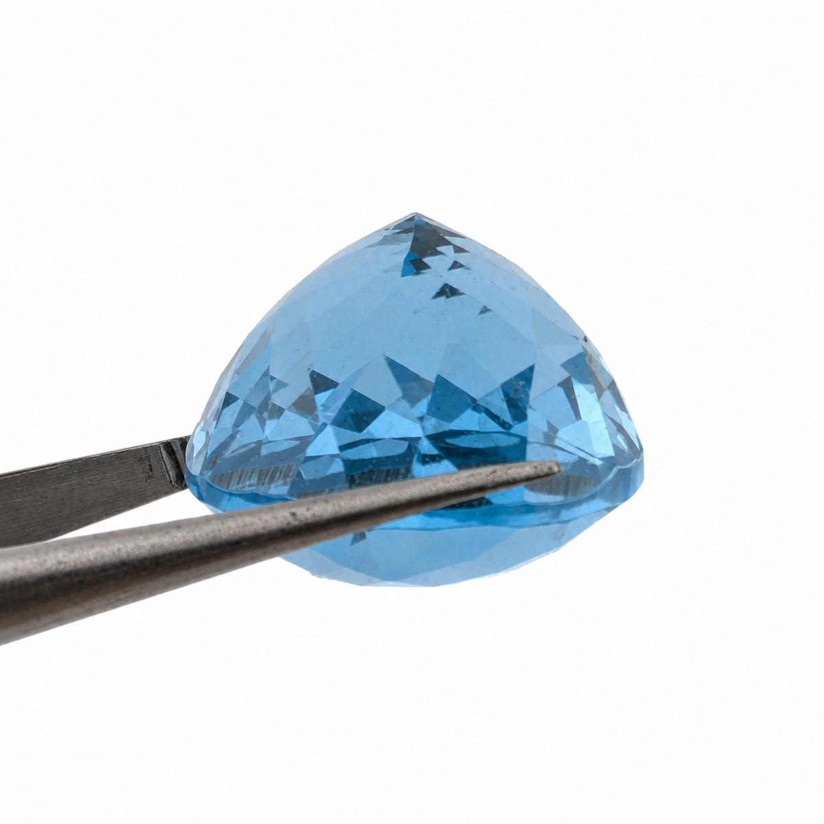 Topacio azul suizo Facetado Ovalado 21 m x 16 mm