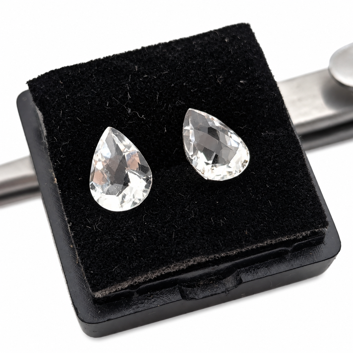 Topacio blanco Facetado Pera 9 x 7 mm