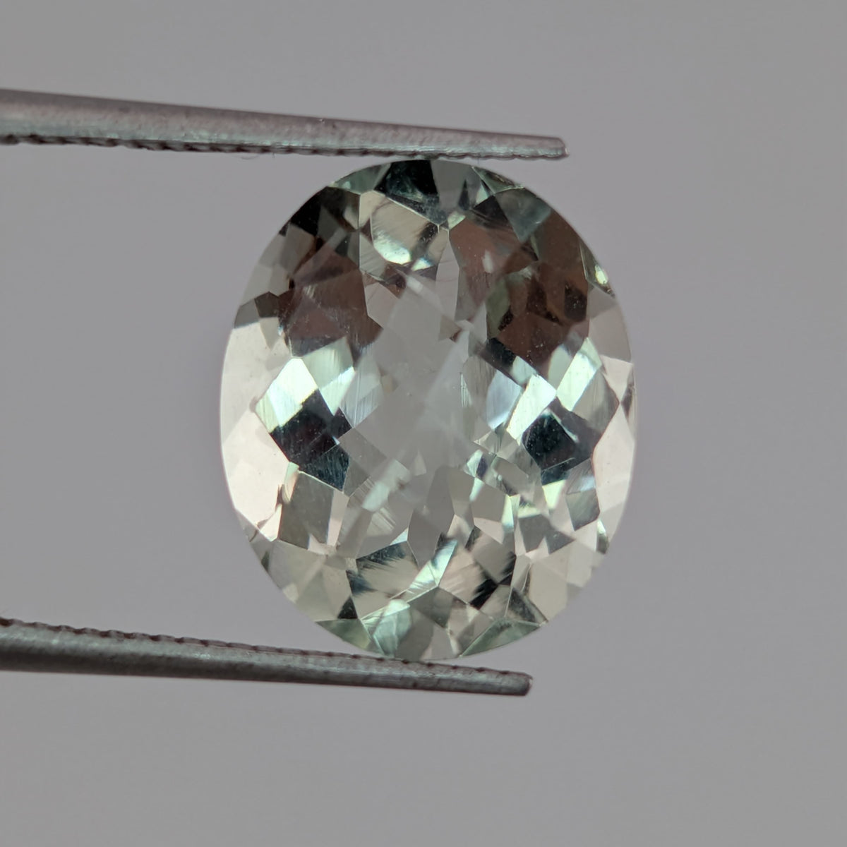 Prasiolita Facetado Ovalado 10 mm x 12 mm