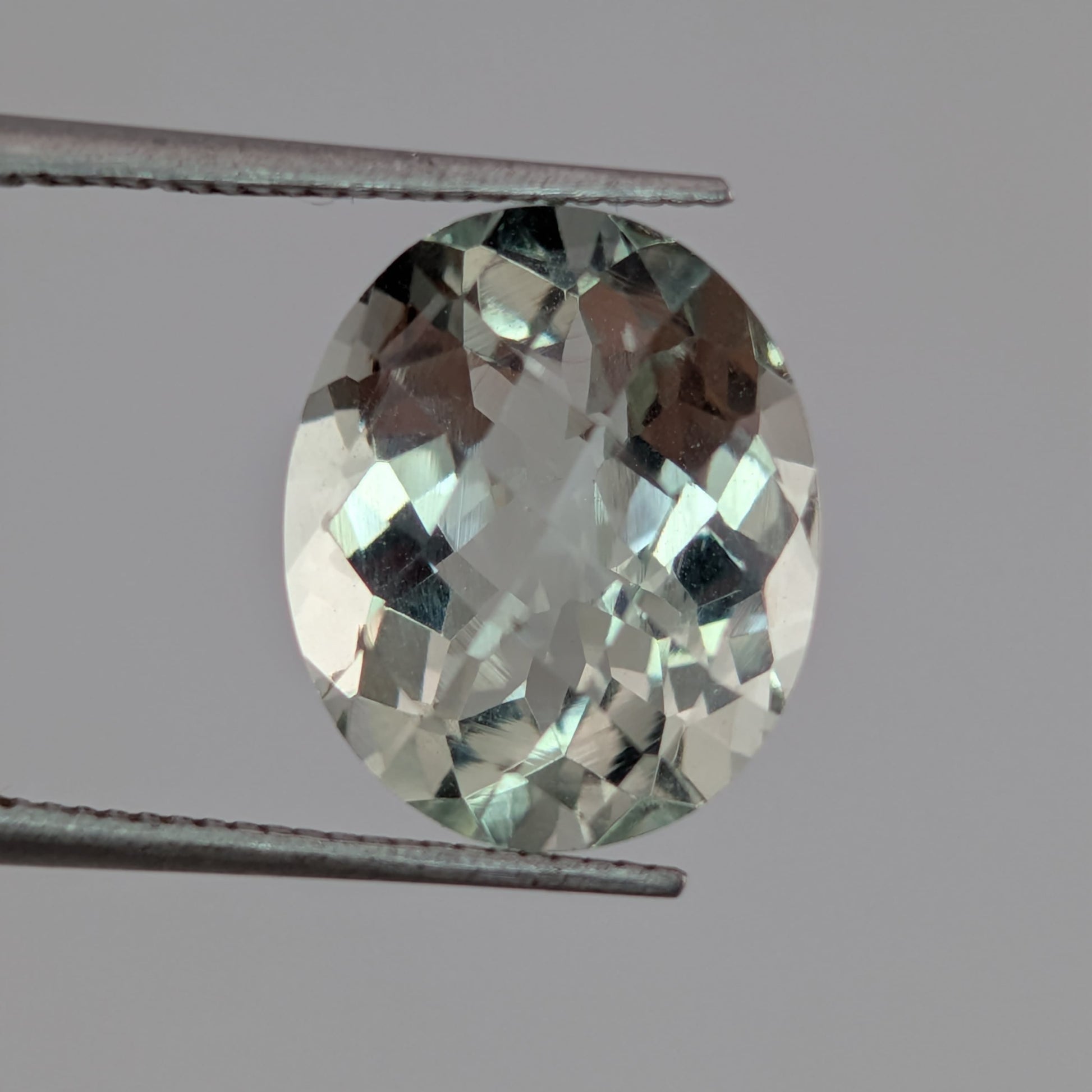 Prasiolita Facetado Ovalado 10 mm x 12 mm