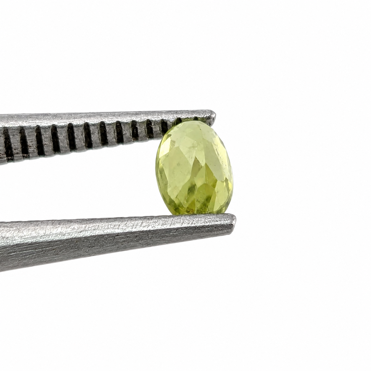 Peridoto Verde Facetado Ovalado 5 mm x 3 mm