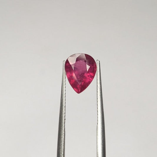 Rubí Rojo Facetado Pera 8 x 6 mm