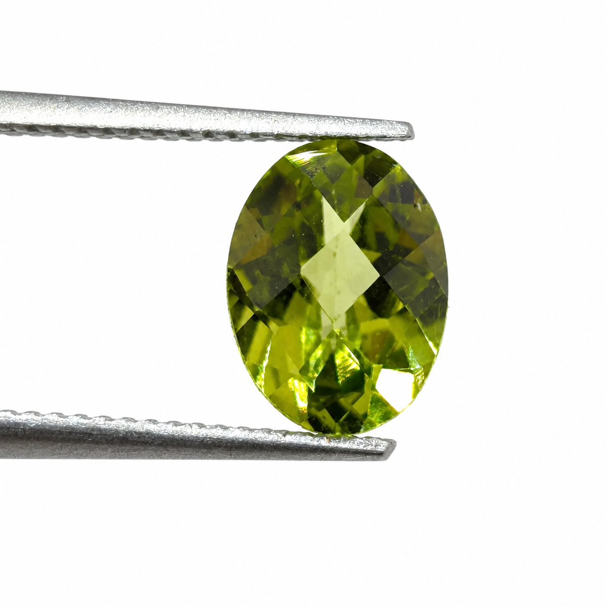 Peridoto Verde Facetado Ovalado 6 mm x 8 mm