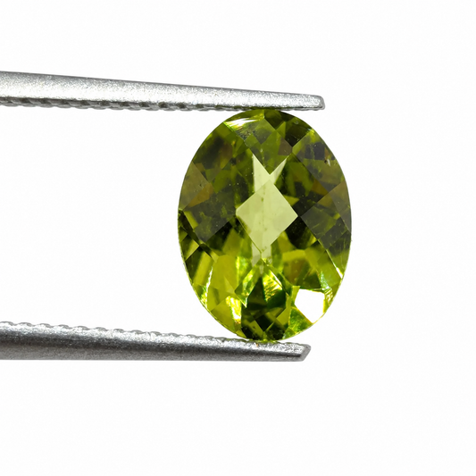 Peridoto Verde Facetado Ovalado 6 mm x 8 mm